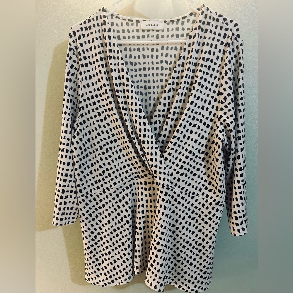Gilli blouse, fits and drapes beautifully.